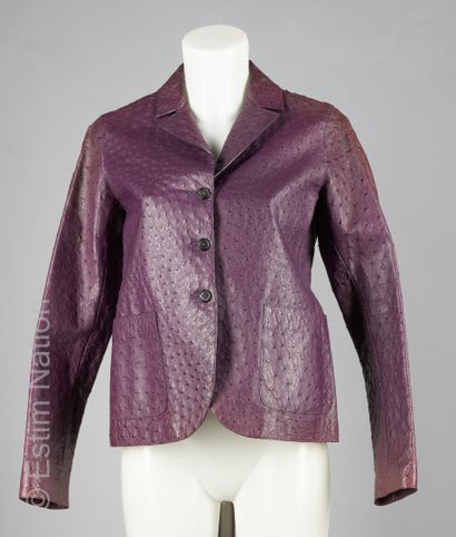 PRADA (COLLECTION PRINTEMPS-ÉTÉ 2000)
VESTE...