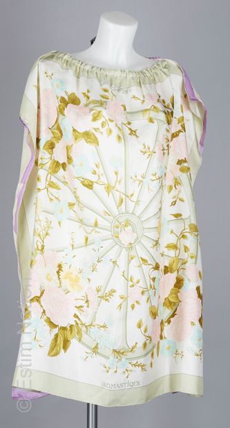 TRAVAIL DE COUTURIERE
TUNIQUE composée à...