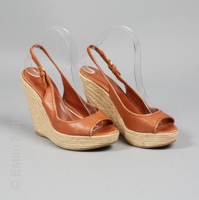 Sergio ROSSI
PAIRE DE SANDALES espadrilles...