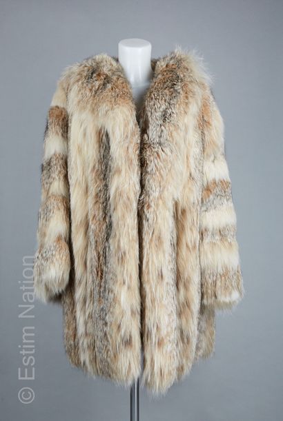 ANONYME
MANTEAU en renard et renard polaire,...