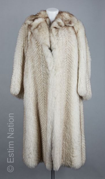 ANONYME Vintage 
MANTEAU en renard polaire...