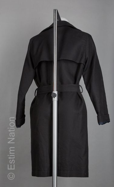 APC
MANTEAU en gabardine de coton noir, ceinture,...