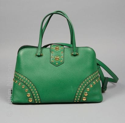 PRADA (2016)
SAC trapèze en cuir saffiano...