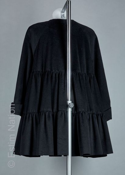 MOSCHINO COUTURE !
MANTEAU en laine vierge...