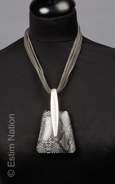 COLLIER VINTAGE
Collier composé d'une torsade...