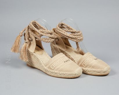 CHRISTIAN DIOR
PAIRE D'ESPADRILLES en toile...