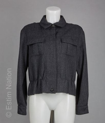 LOUIS VUITTON
VESTE en laine et alpaga figurant...