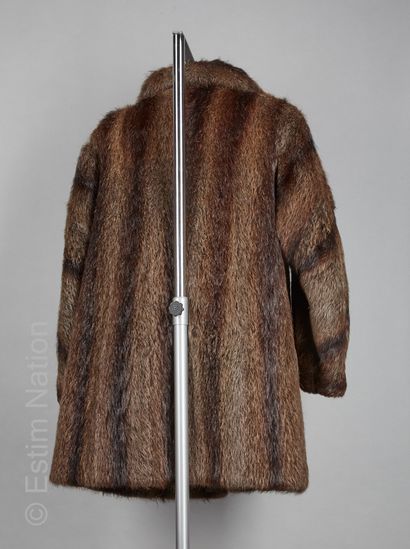 ANONYME Vintage 
MANTEAU en marmotte naturelle,...