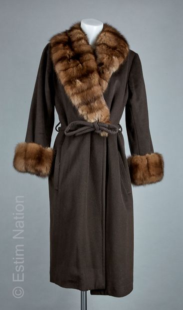 G. R FISCHELIS
MANTEAU en cachemire chocolat,...