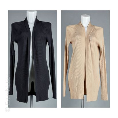 Haider ACKERMANN
DEUX LONGS GILETS en laine...