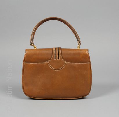GUCCI CIRCA 1975
SAC à rabat en box praliné...