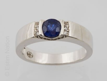 BAGUE ARGENT, SAPHIR ET TOPAZES
Silver ring...