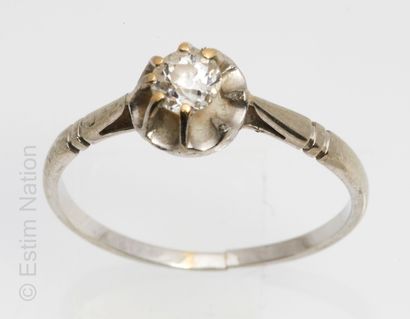 Solitaire ring in platinum above 800°/00...