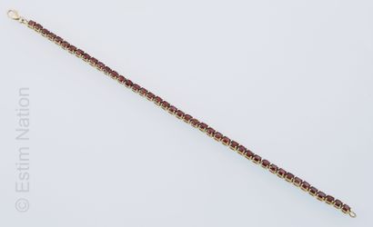 BRACELET VERMEIL ET GRENATS
Bracelet line...
