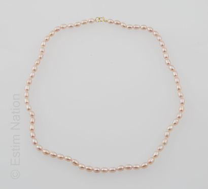 COLLIER PERLES
Necklace made of small pink...