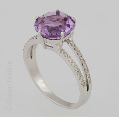 BAGUE OR, AMÉTHYSTE ET DIAMANTS
Ring in white...