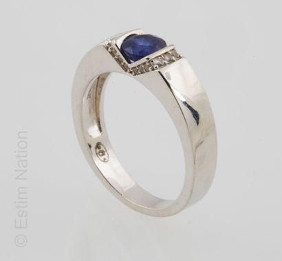BAGUE ARGENT, SAPHIR ET TOPAZES
Silver ring...