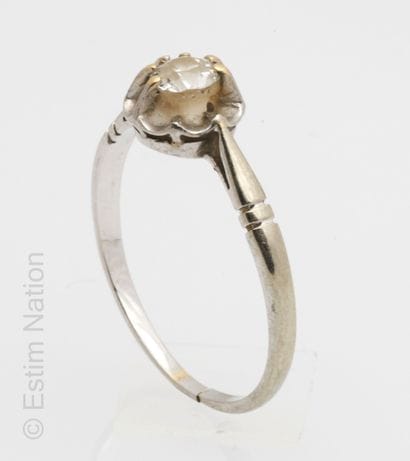 Solitaire ring in platinum above 800°/00...