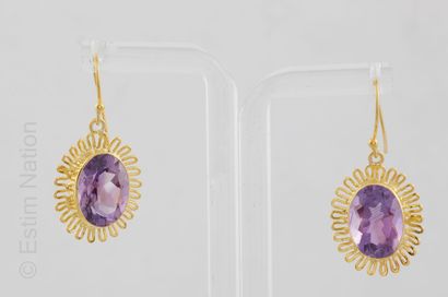 BOUCLES D'OREILLES AMETHYSTE
Pair of earrings...