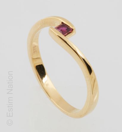 BAGUE OR ET RUBIS
Ring in yellow gold 9K...