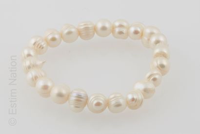 BRACELET PERLES
Stretch bracelet made of...