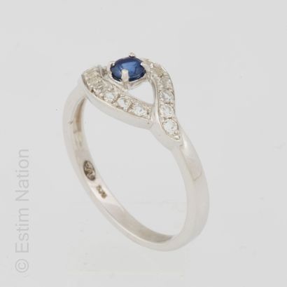 BAGUE OR, SAPHIR ET TOPAZES
Bague en or gris...
