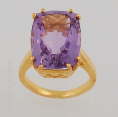BAGUE AMETHYTSE 
Important silver ring 925/°°...