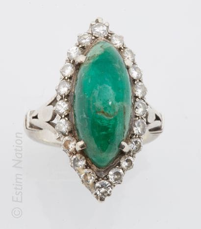 BAGUE MARQUISE EMERAUDE
A marquise ring in...