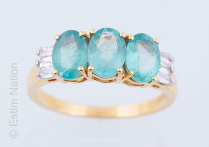 BAGUE OR JAUNE, ÉMERAUDES ET DIAMANTS
Ring...