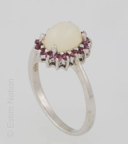 BAGUE ARGENT, PIERRE DE LUNE ET AMÉTHYSTES
Silver...
