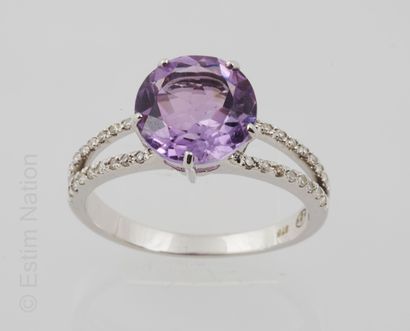 BAGUE OR, AMÉTHYSTE ET DIAMANTS
Ring in white...