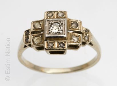 BAGUE ART DÉCO
Art Deco stepped ring in 18K...