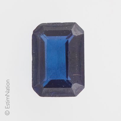 SAPHIRS SUR PAPIER 
Two oval-cut sapphires...