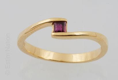 BAGUE OR ET RUBIS
Ring in yellow gold 9K...