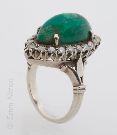 BAGUE MARQUISE EMERAUDE
A marquise ring in...