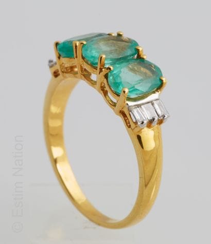 BAGUE OR JAUNE, ÉMERAUDES ET DIAMANTS
Ring...