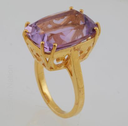 BAGUE AMETHYTSE 
Important silver ring 925/°°...