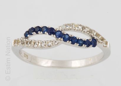 BAGUE OR, SAPHIR ET TOPAZES
Ring in white...