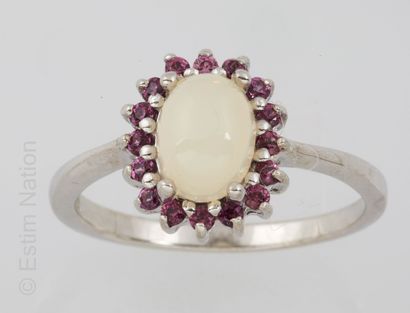 BAGUE ARGENT, PIERRE DE LUNE ET AMÉTHYSTES
Silver...