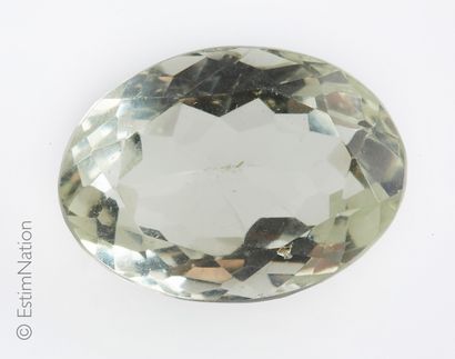PRASIOLITE SUR PAPIER
Une prasiolite ovale...