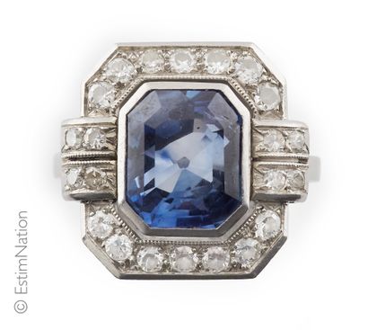 BAGUE ART DECO SAPHIR DIAMANTS
Art Deco ring...