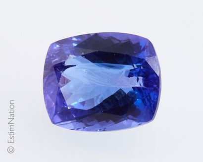 TANZANITE SUR PAPIER
Une tanzanite rectangulaire...