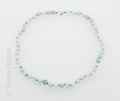 COLLIER JADE
Necklace on cotton thread made...
