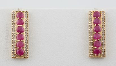 BOUCLES D'OREILLES VERMEIL, RUBIS ET DIAMANTS
Pair...