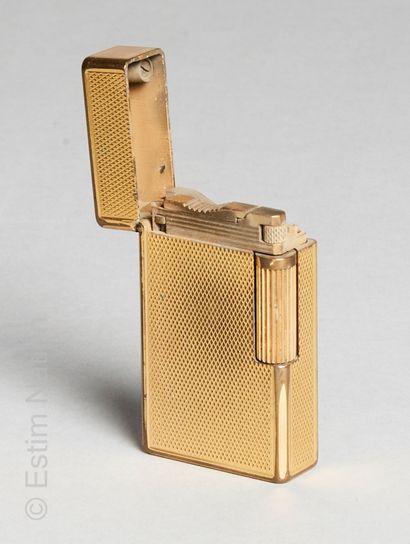 Briquet DUPONT
ST Dupont. Gold plated metal...