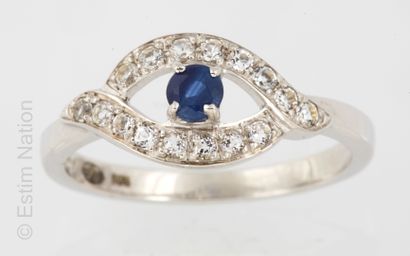 BAGUE OR, SAPHIR ET TOPAZES
Bague en or gris...
