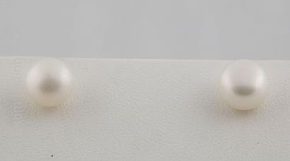 BOUCLES D'OREILLES PERLES
Lot de deux paires...