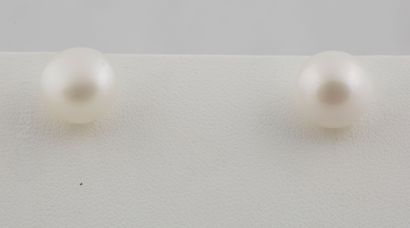BOUCLES D'OREILLES PERLES
Lot de deux paires...