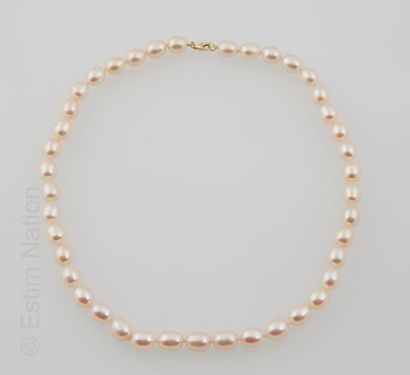 COLLIER PERLES
Necklace made of pink cultured...