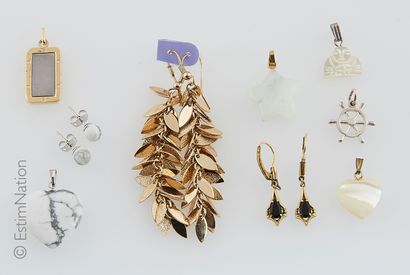 LOT de bijoux
Set of 6 cases containing a...